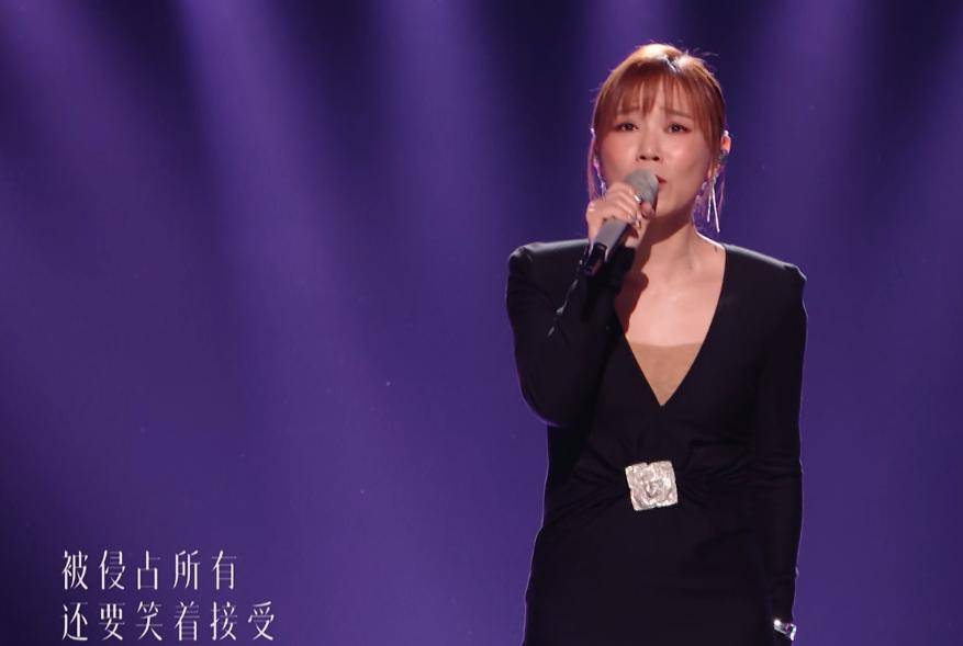 歌手2025震撼来袭，李佳薇天后现场唱(chàng)响，收音傚(xiào)果无可(kě)挑剔