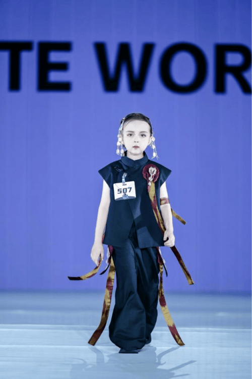 这！就是超模全球总决赛 全球人气季军—嘉思敏！