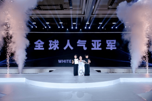 这！就(jiù)是超模全球总决赛 全球人(rén)气亞(yà)军—屠可怡！