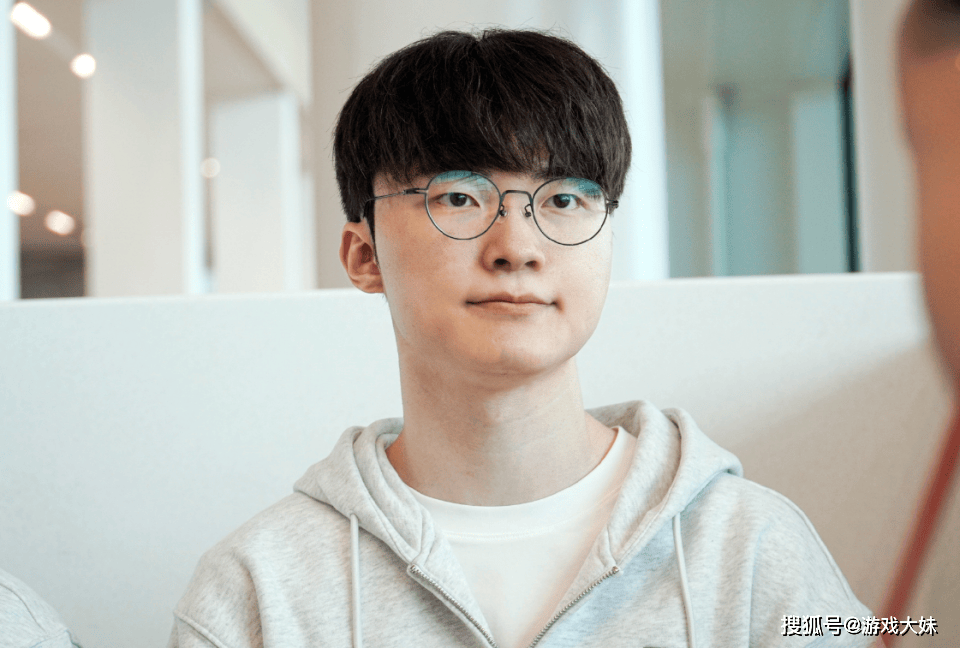 LOL官方再次发文強(qiáng)調(diào)，faker就(jiù)是(shì)传奇选手，地位(wèi)无人能撼(hàn)动