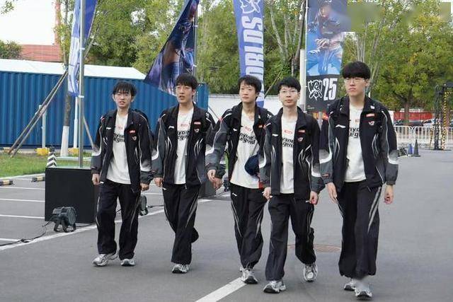 AL在S15全球(qiú)总决赛瑞(ruì)士轮擊(jī)败CFO晋级8强，海外网友热议