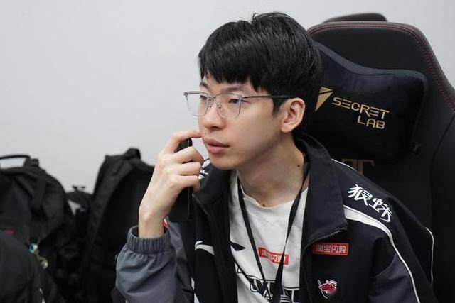 AL在S15全球总决赛瑞士轮击败CFO晋级8强，海外网友热议