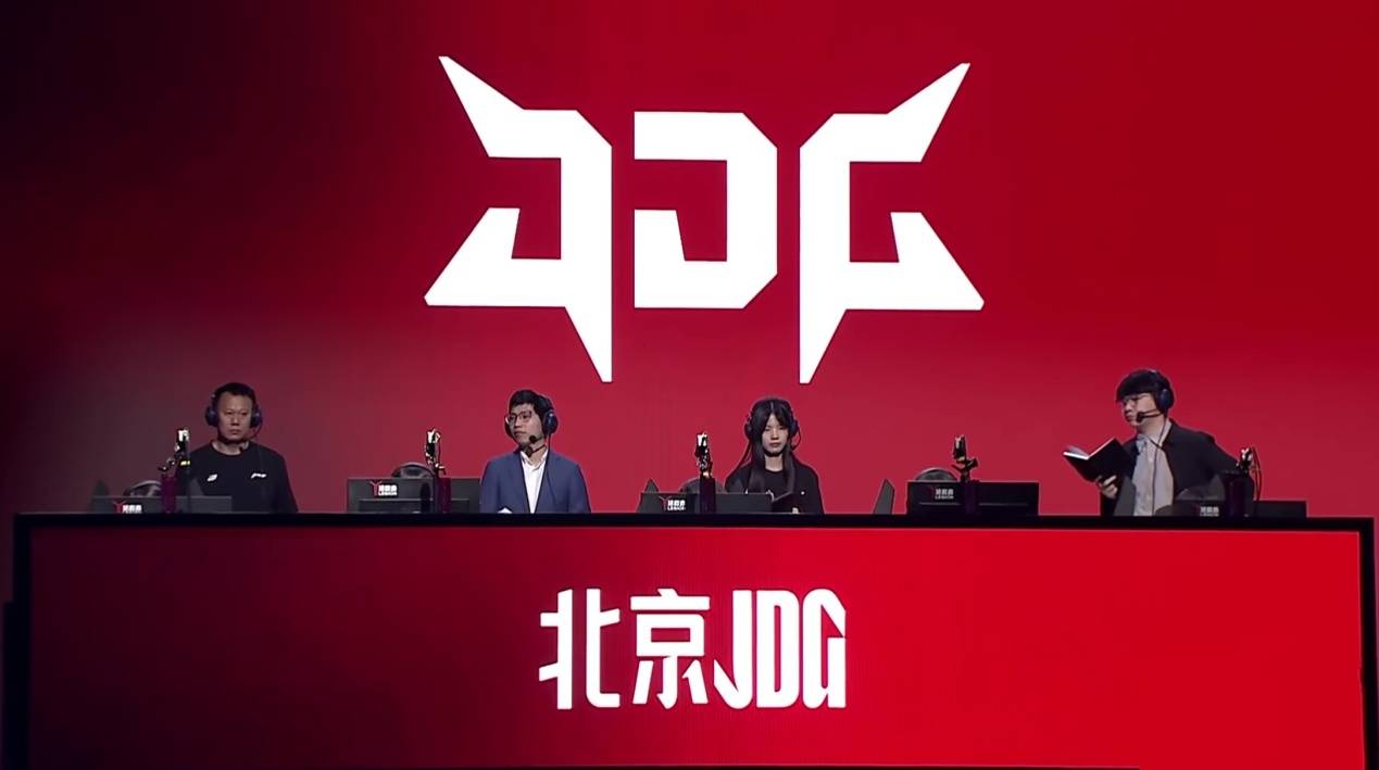 LPL转会期爆料！最大巨头出(chū)手，斥巨资抢夺韩援(yuán)，BLG面临解散危險(xiǎn)