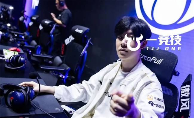 LOL：LPL常(cháng)规赛最佳阵容出炉 Theshy当选一阵Bin落(luò)选！