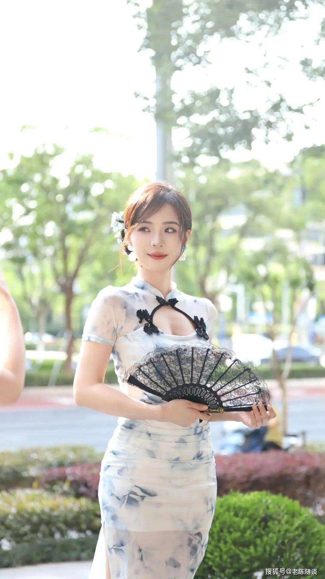 余霜，先(xiān)天旗袍美体女(nǚ)人