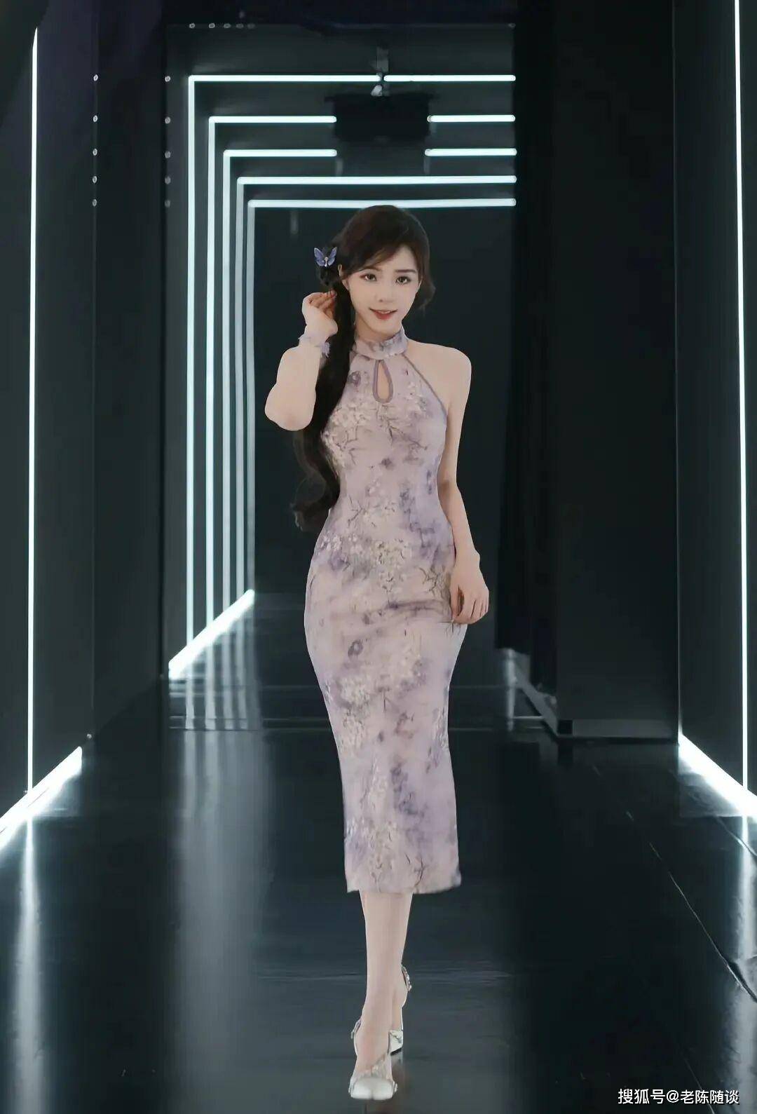 余霜，先天旗袍美体女人