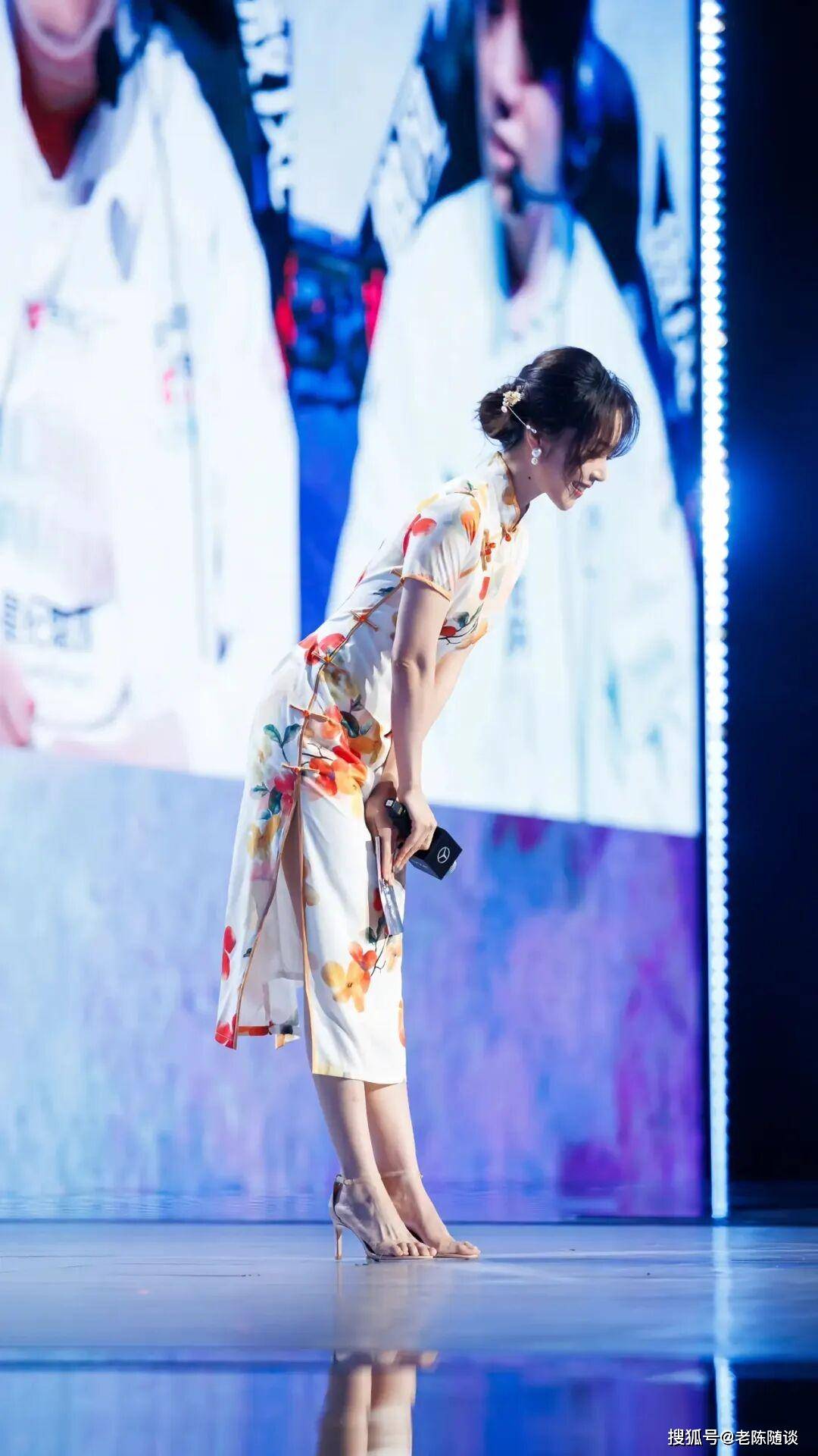 余霜，先天旗袍美体女人