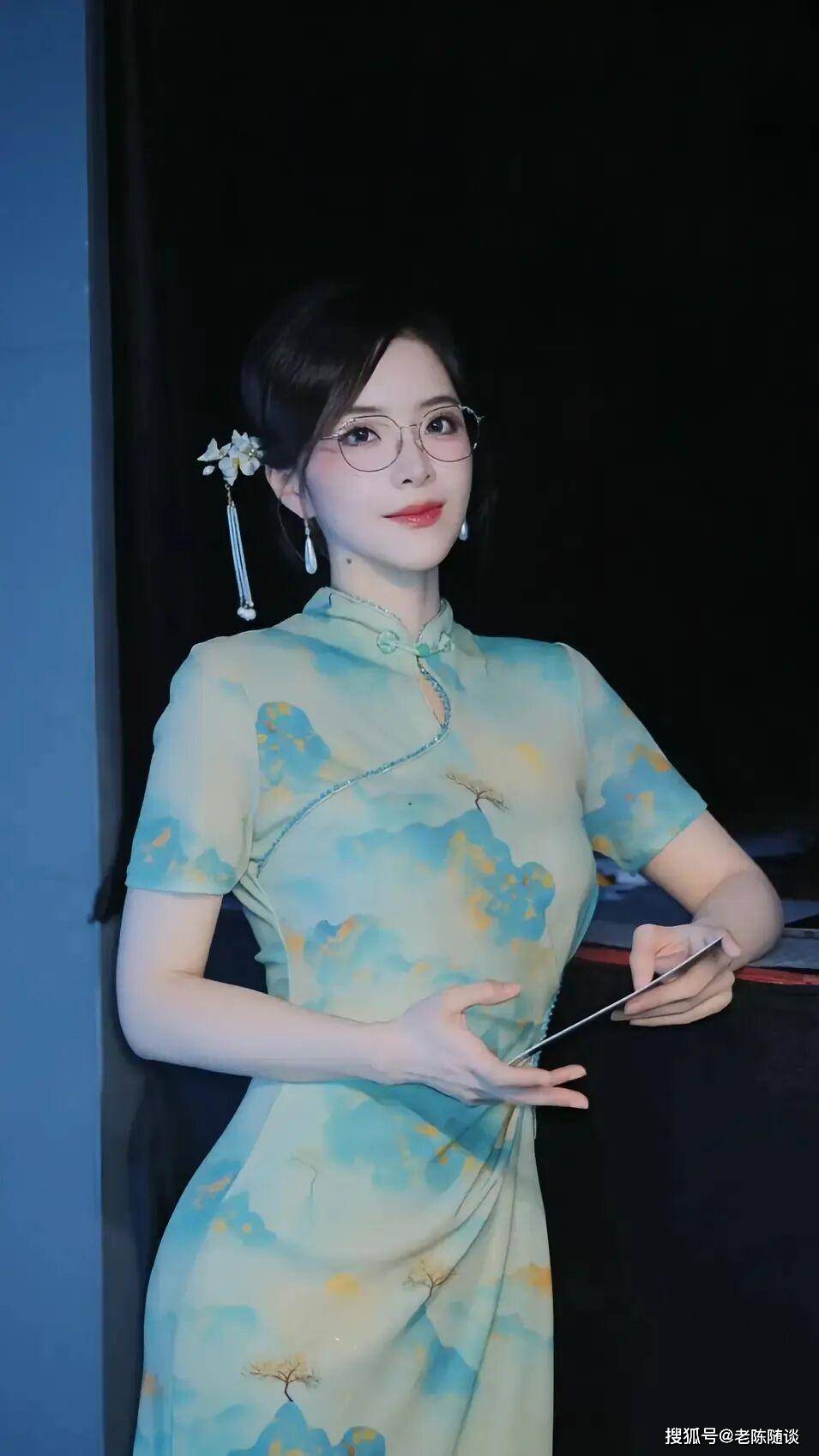 余霜，先天旗袍美体女人