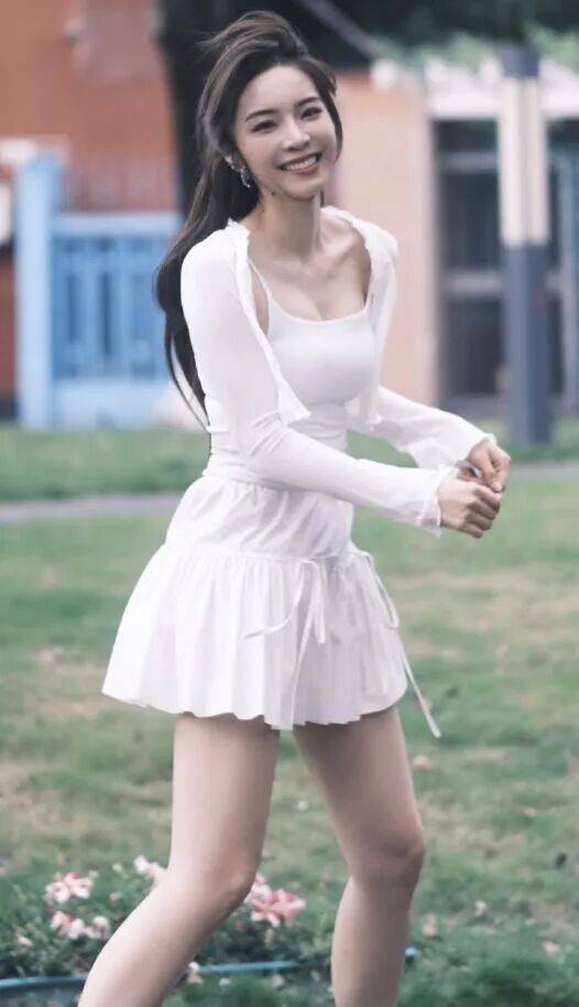 余霜：从LPL到央视的跨界破壁者