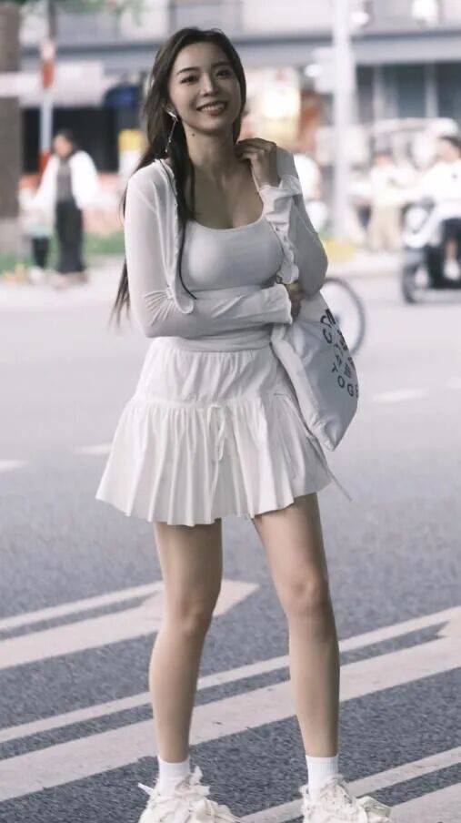 余霜：从LPL到央视的跨界破壁者