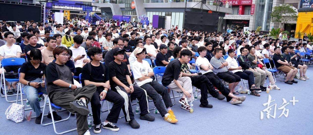 大灣(wān)区电竞迷再聚万江，LOL峡谷傳(chuán)奇(qí)观赛派對(duì)落幕(mù)