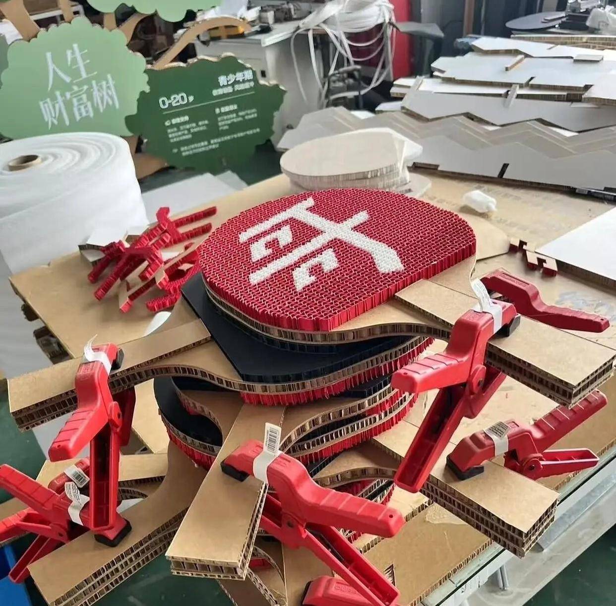 樊振东德国杯首战，4个常见亮眼应援物再现