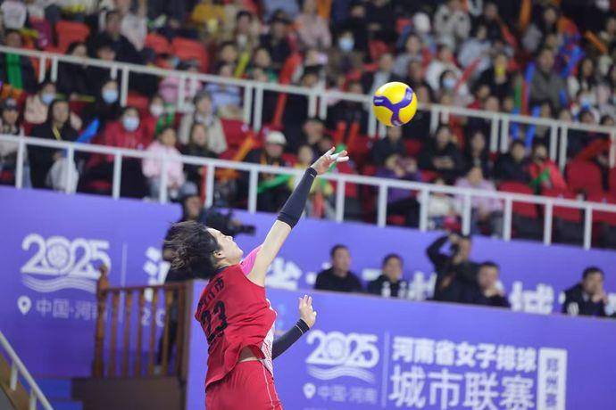 河南省女排城(chéng)市联賽(sài)八(bā)强賽(sài)收官(guān) 郑州(zhōu)队顺利(lì)挺进縂(zǒng)决賽(sài)