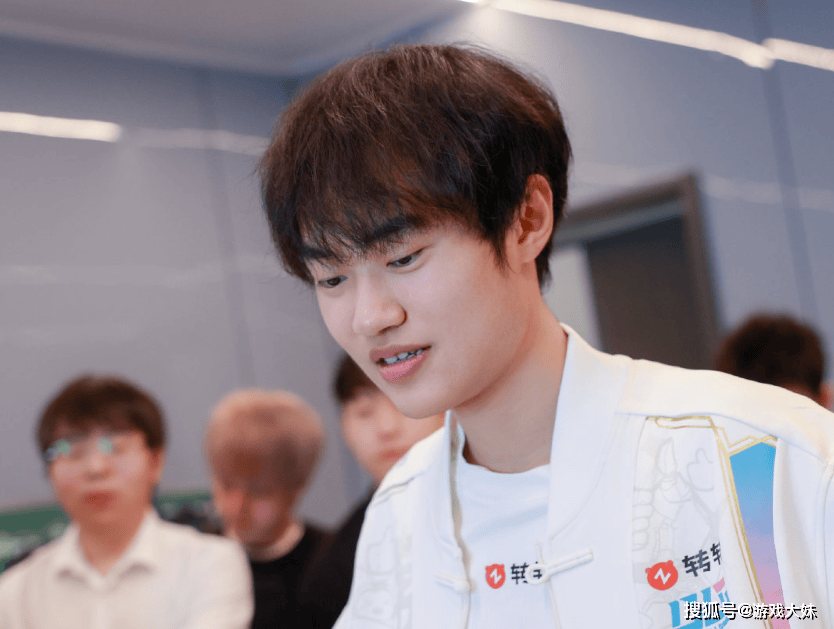 LOL电竞剧招聘演员,需要左手拿鼠标的人,疑似将饰演knight