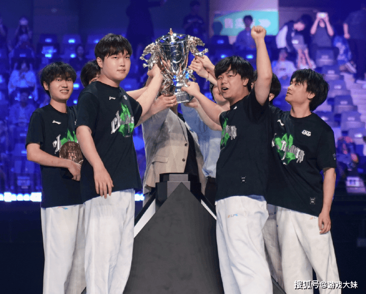 LOL电竞剧招聘演员,需要左手拿鼠标的人,疑似将饰演knight